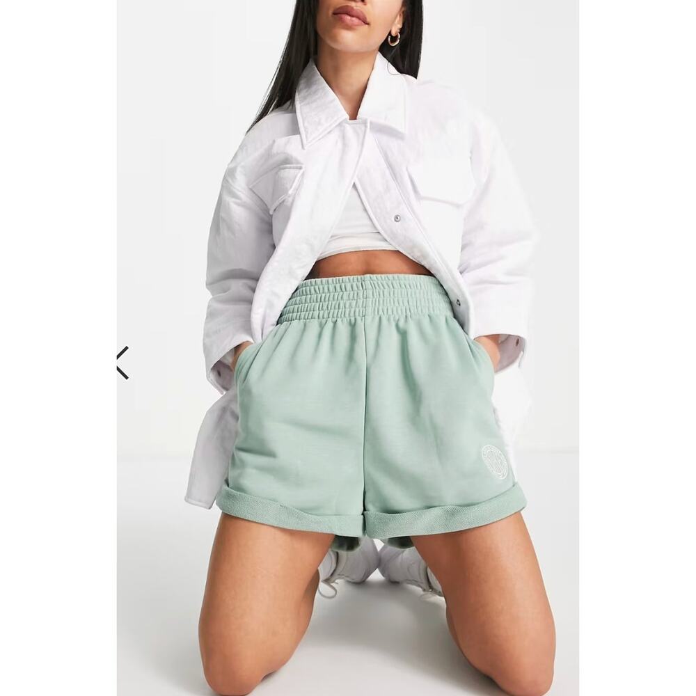 NIKE High Rise Shorts in light green Size L